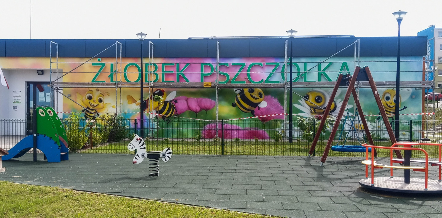 Barcin - Mural z motywem pszczół zdobi żłobek