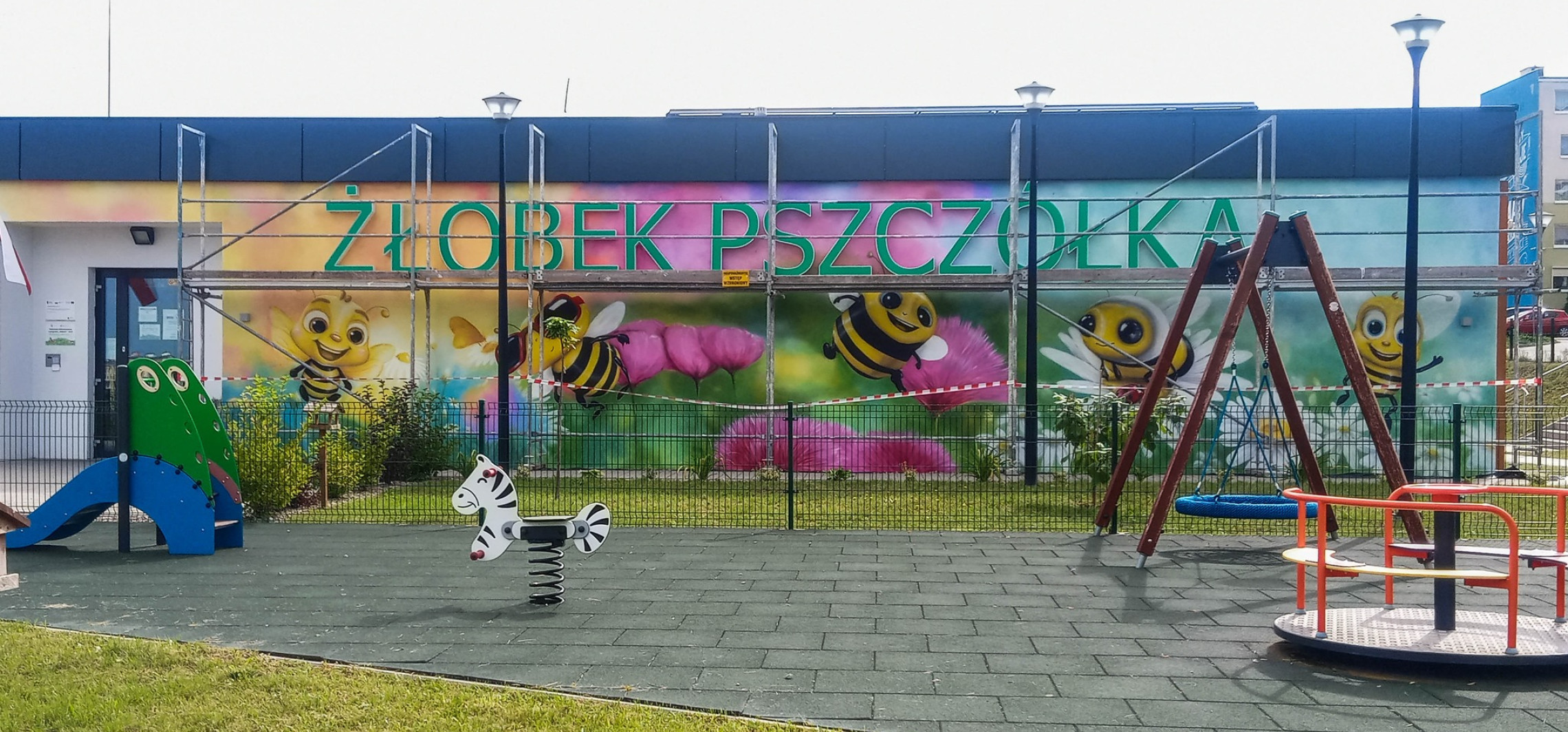 Barcin - Mural z motywem pszczół zdobi żłobek