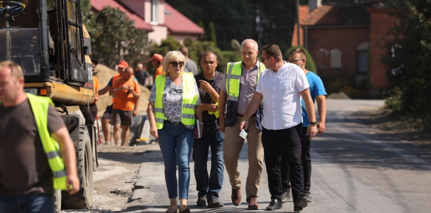 Region - Tutaj powstaje chodnik dla bezpieczeństwa mieszkańców