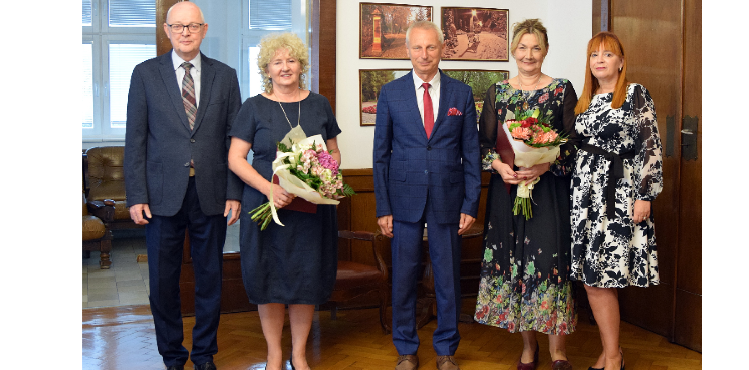 Inowrocław -  Pożegnanie dyrektorów szkół w ratuszu