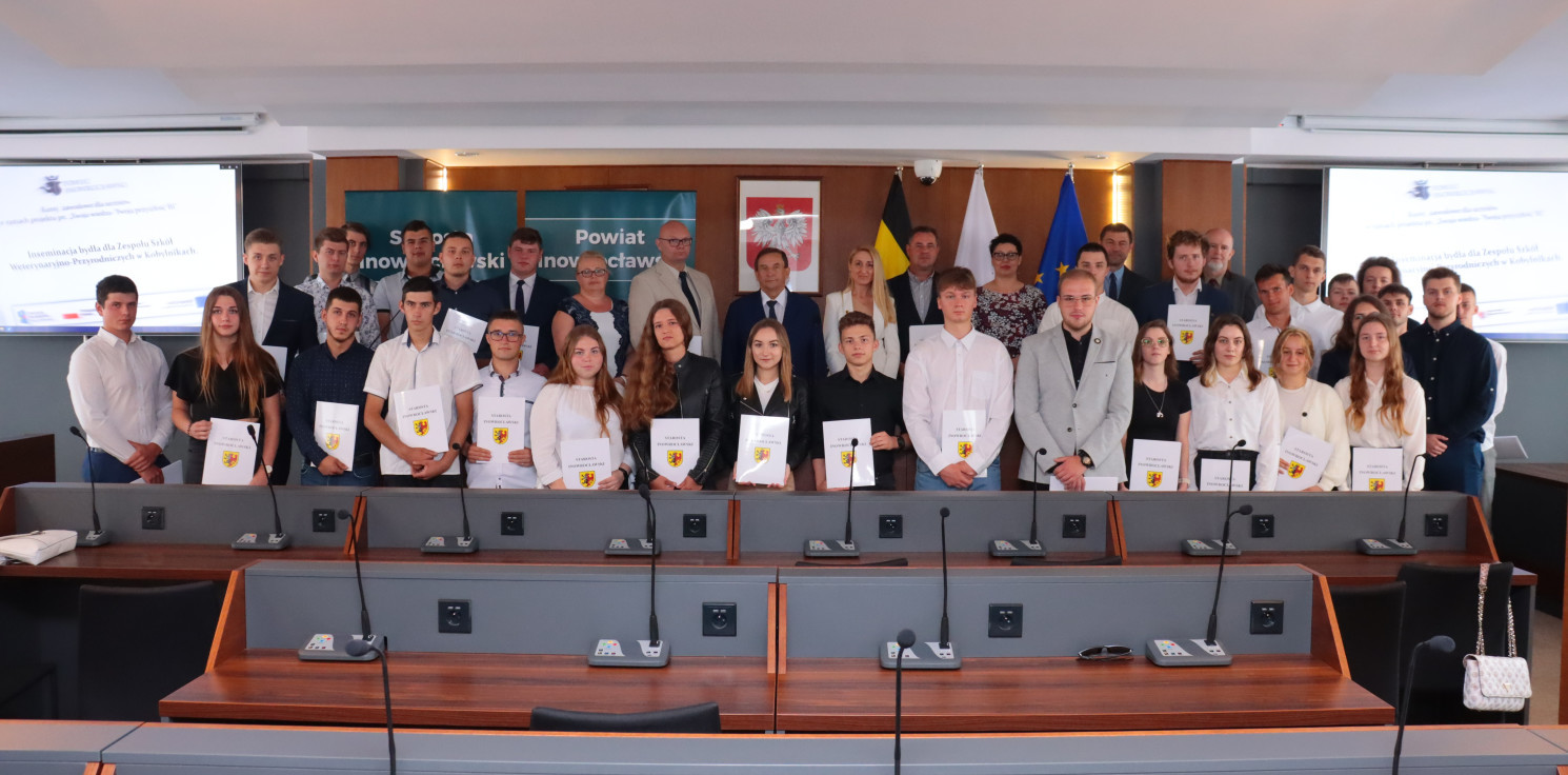 Inowrocław - Można już składać wnioski o stypendia dla zdolnych uczniów