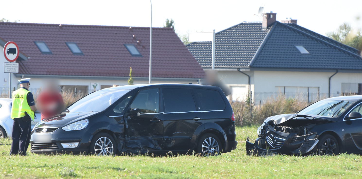 Inowrocław - Kraksa na Rąbinie. Opel uderzył w forda