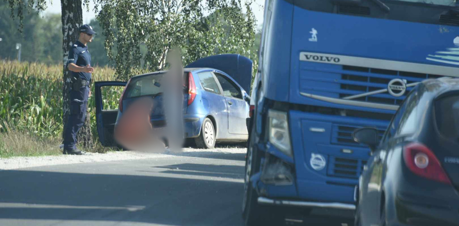 Złotniki Kuj. - Zderzenie ciężarówki z osobówką w regionie