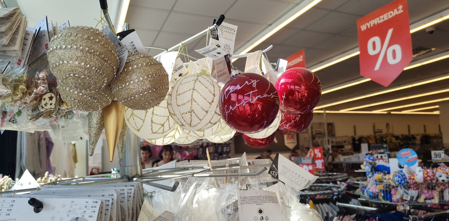 Inowrocław - Bombki mienią się w blasku letniego słońca