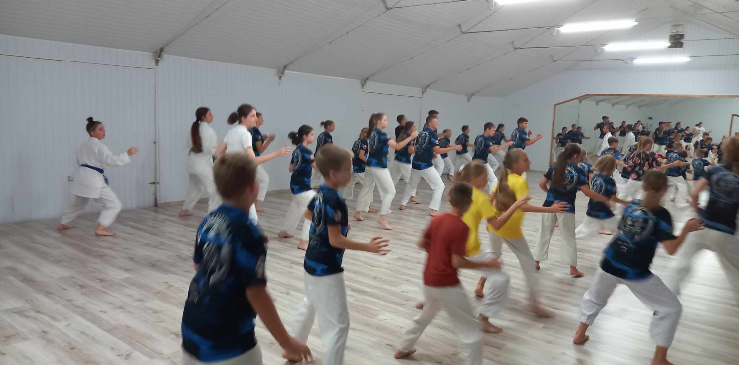 Inowrocław - Wspólny trening i integracja karateków w Przyjezierzu