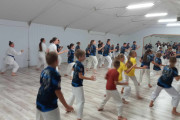 Wspólny trening i integracja karateków w Przyjezierzu