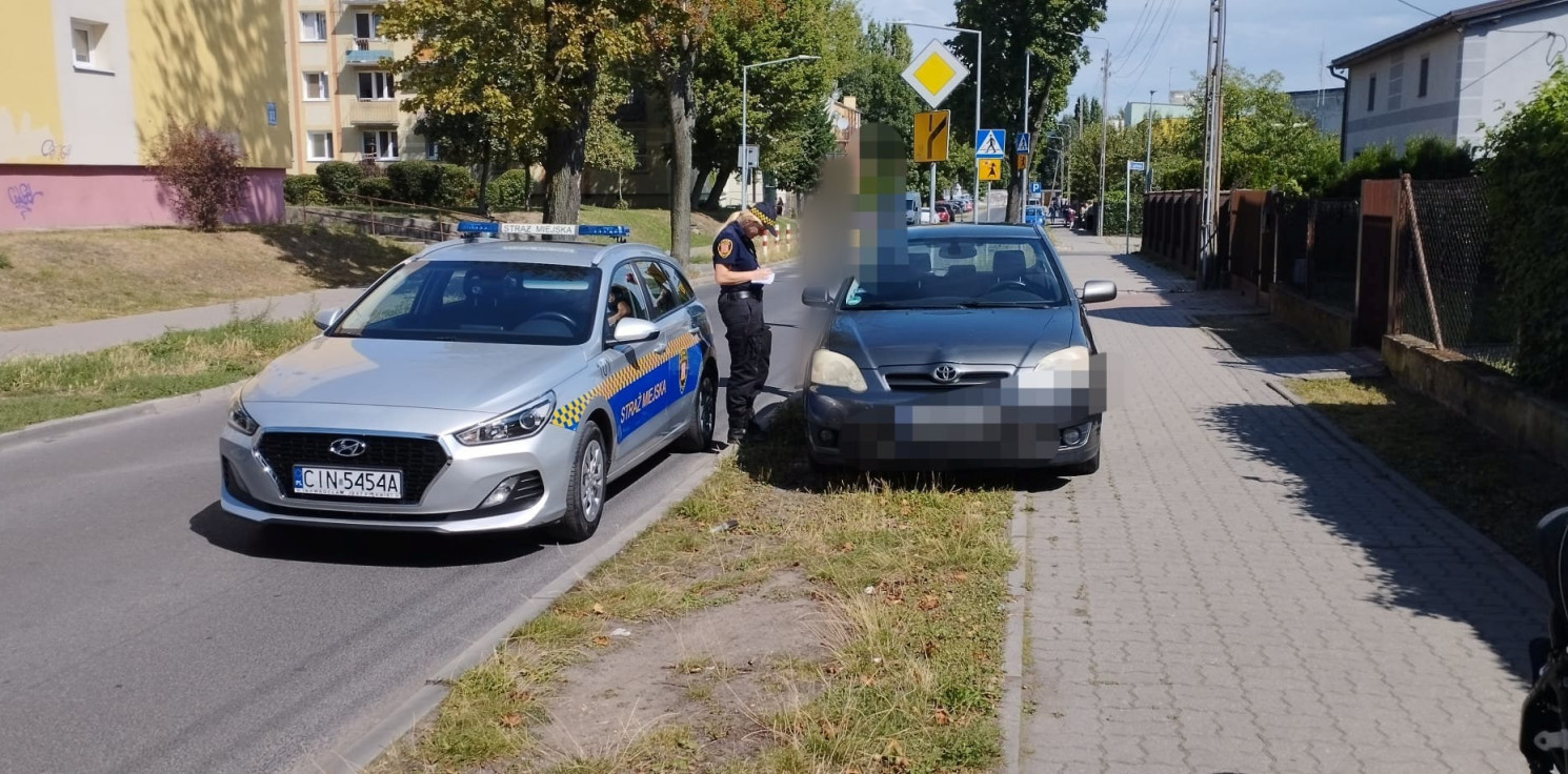 Inowrocław - Parkujesz w ten sposób? Licz się z mandatem