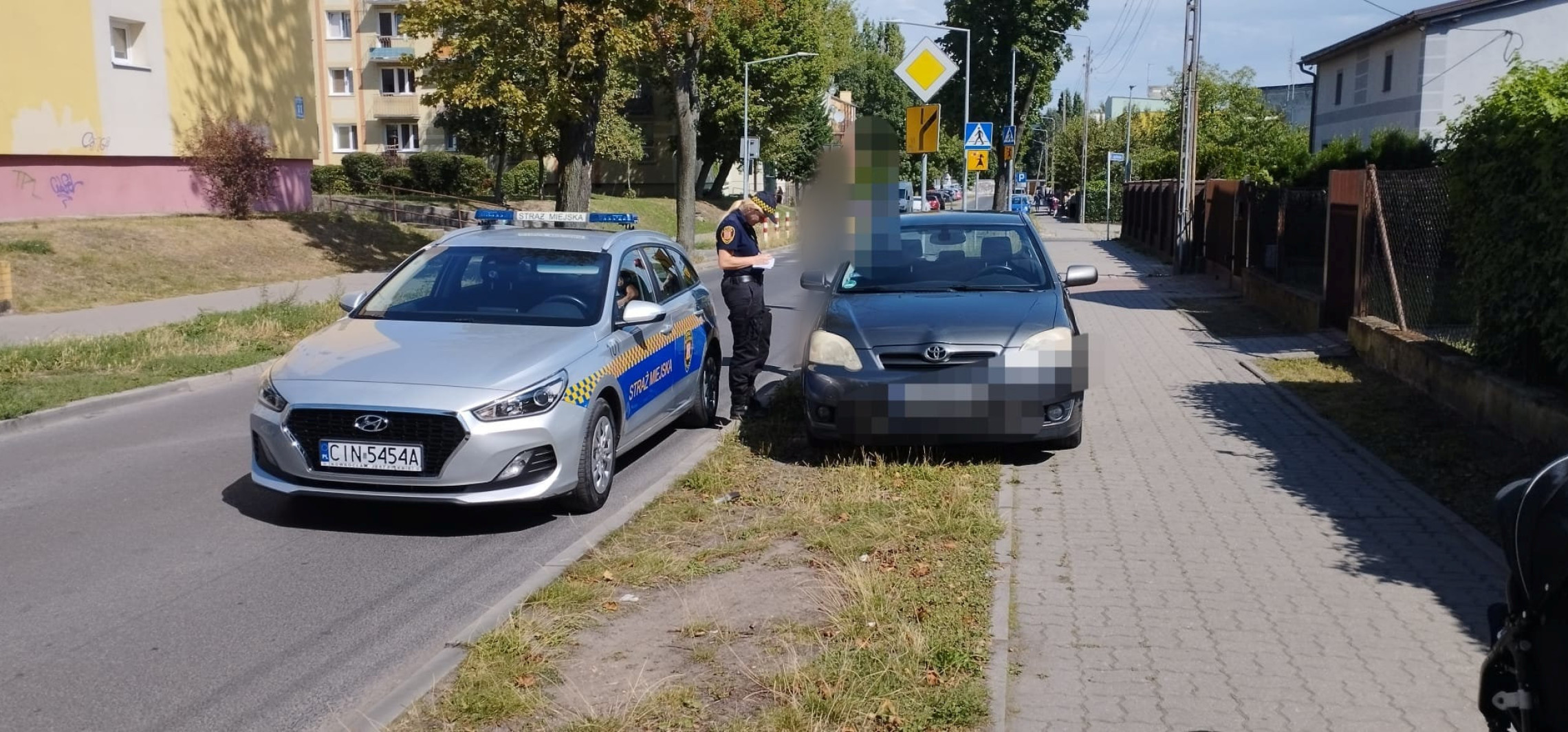 Inowrocław - Parkujesz w ten sposób? Licz się z mandatem