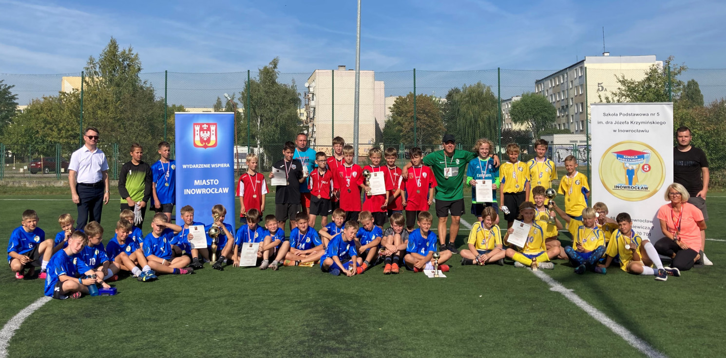 Inowrocław - Piłkarski turniej na Rąbinie z okazji jubileuszu szkoły