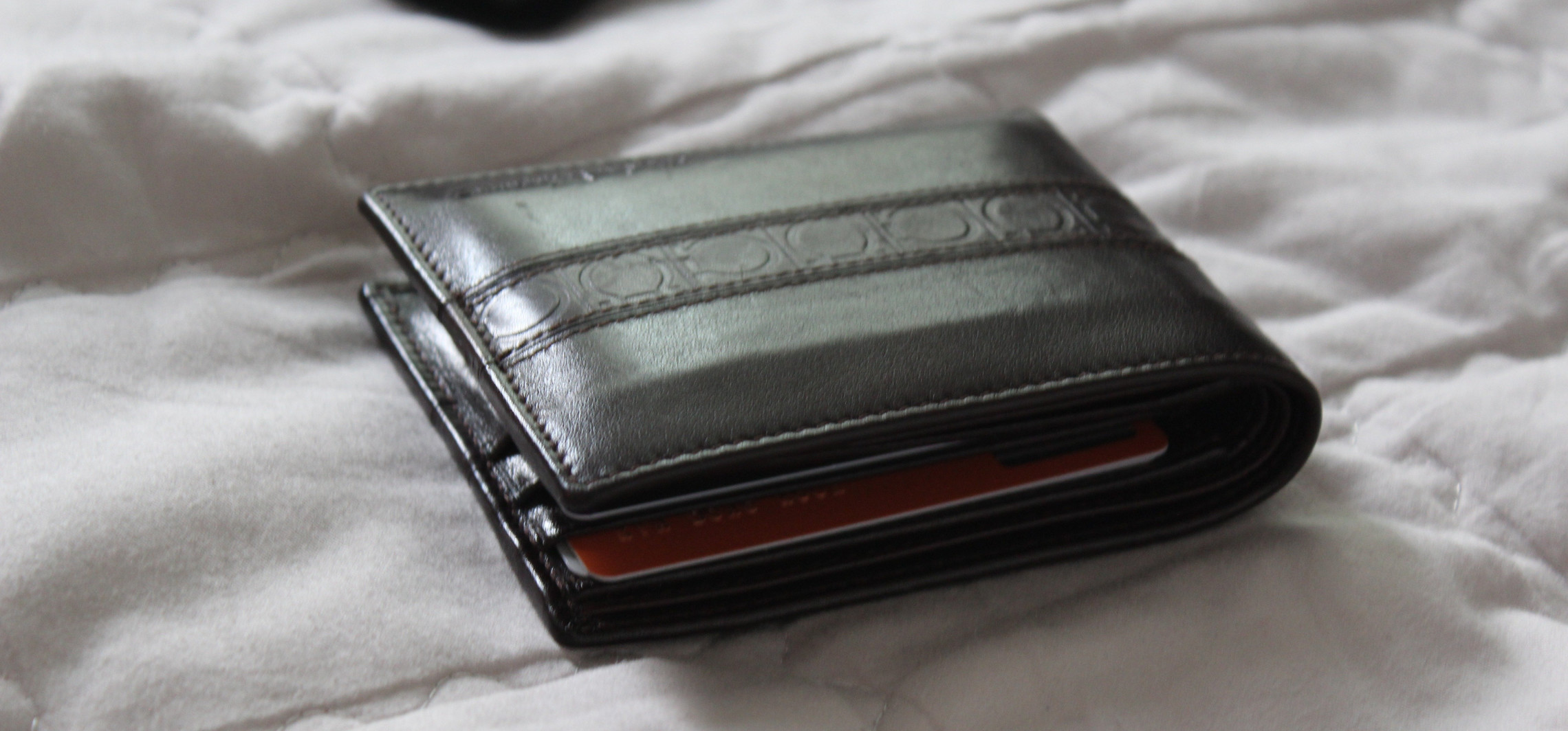 Barcin - Ukradł portfele przez uchyloną szybę w aucie 