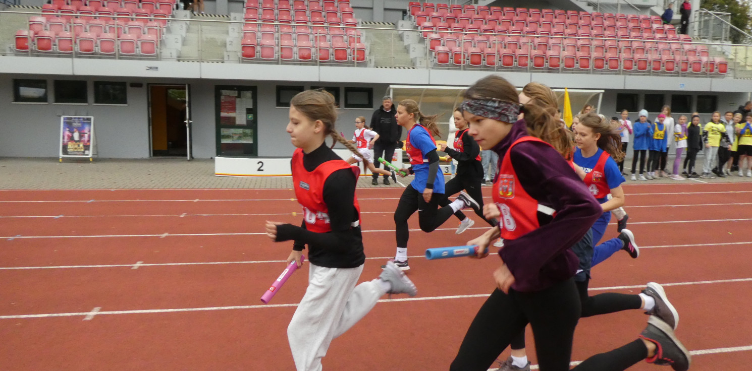 Inowrocław - Sztafetowe zawody na stadionie. Znamy zwycięzców