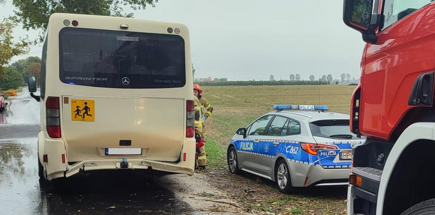 Region - Jechał na tzw. zderzaku. Uderzył w autobus