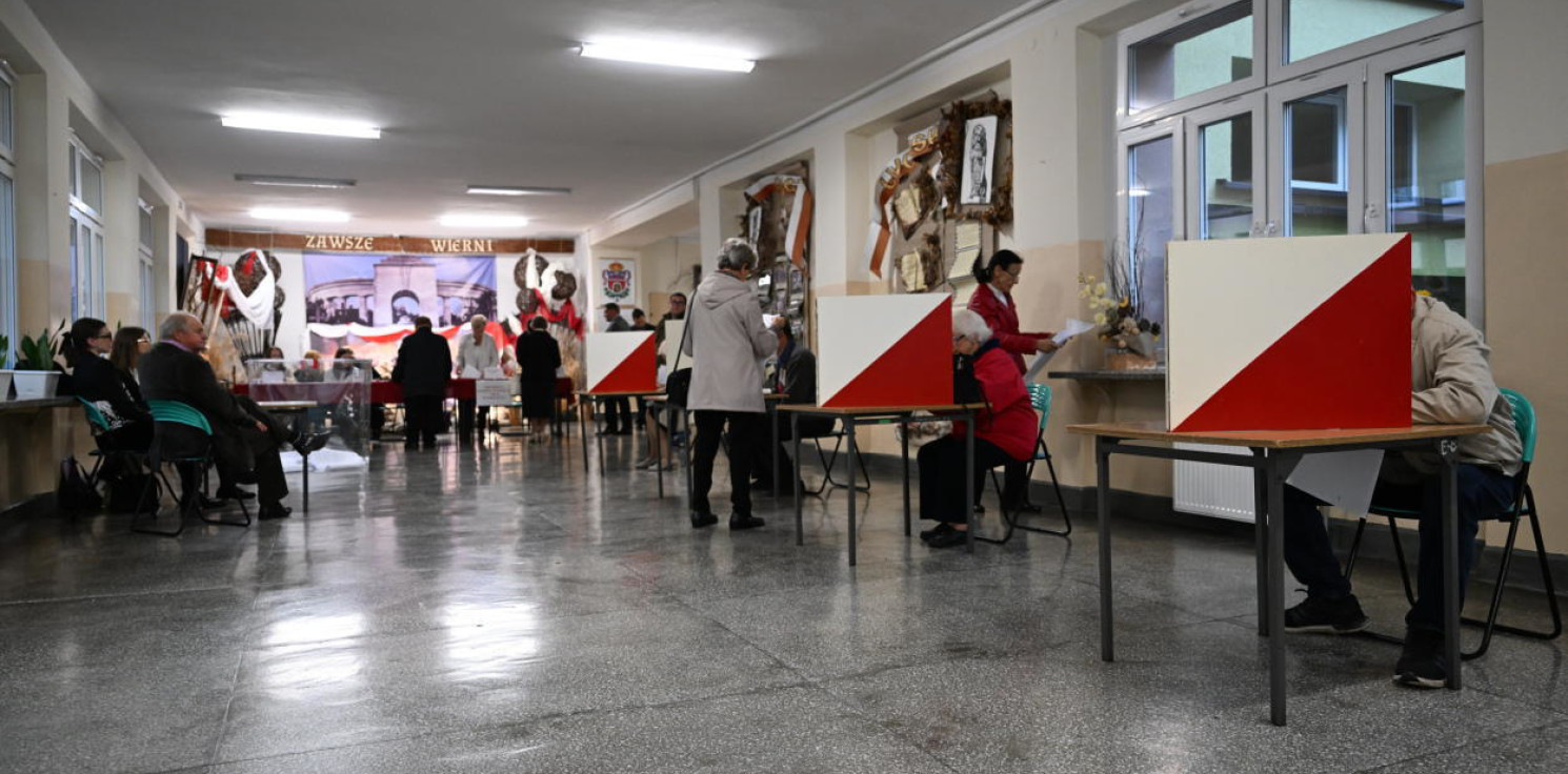 Inowrocław - Rozpoczęło się głosowanie w wyborach parlamentarnych i referendum ogólnokrajowym 