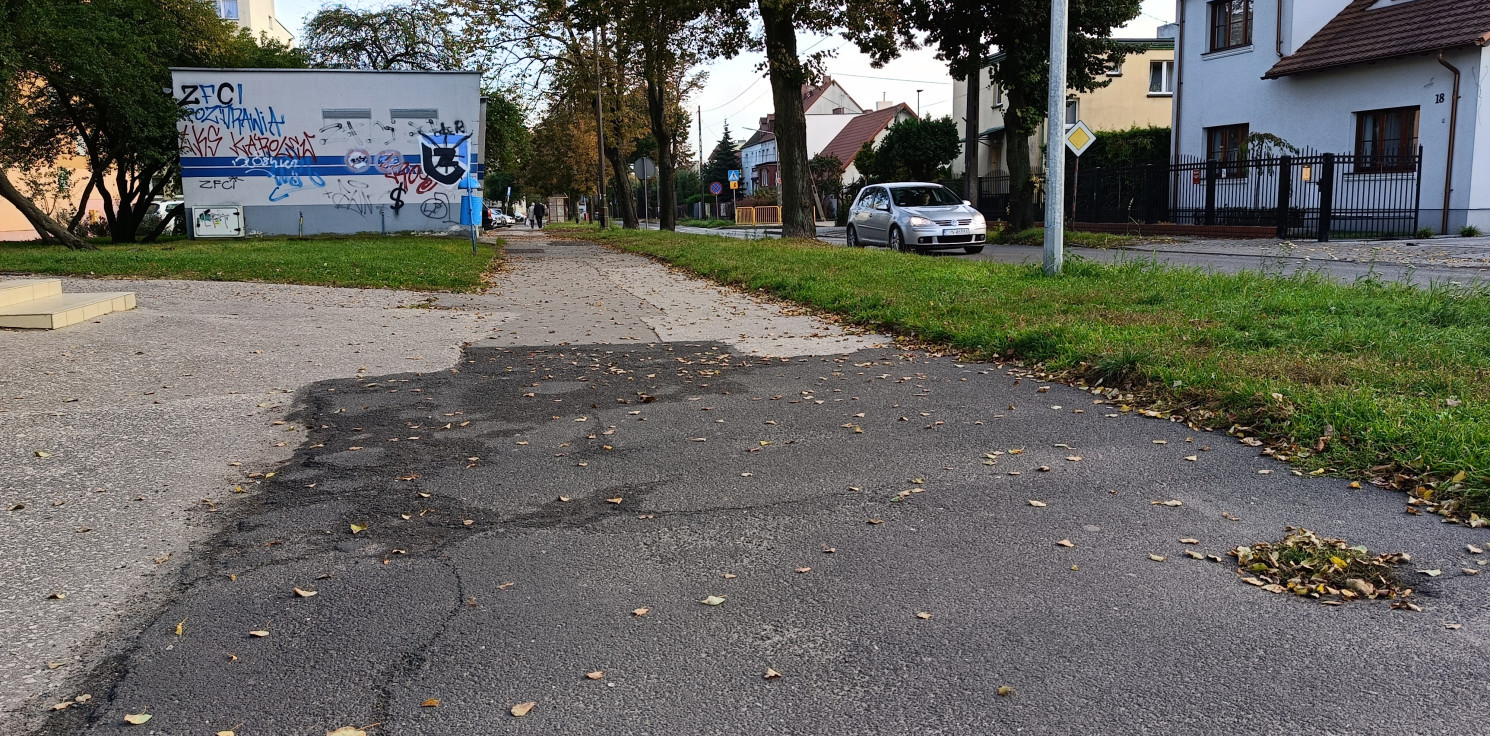 Inowrocław - Ten chodnik w końcu doczeka się remontu