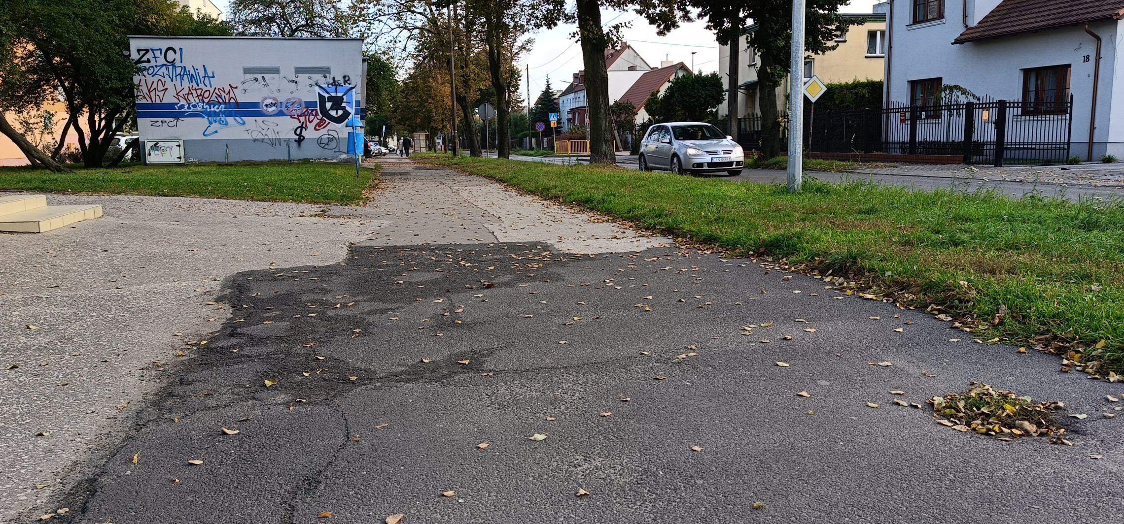 Inowrocław - Ten chodnik w końcu doczeka się remontu
