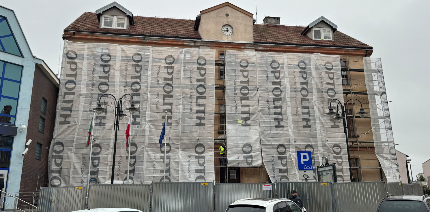 Inowrocław - Przed urzędem stanęły rusztowania. Rusza remont