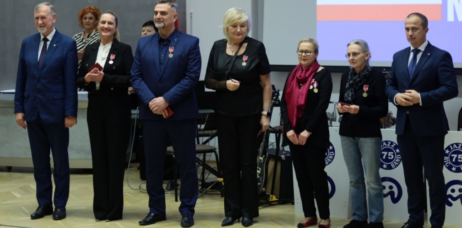 Inowrocław - Inowrocławscy nauczyciele uhonorowani odznaczeniami państwowymi