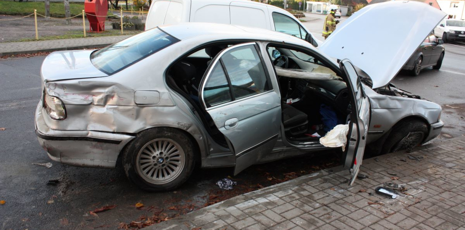 Mogilno - Zlekceważył znak stop. Uderzył w dostawczaka
