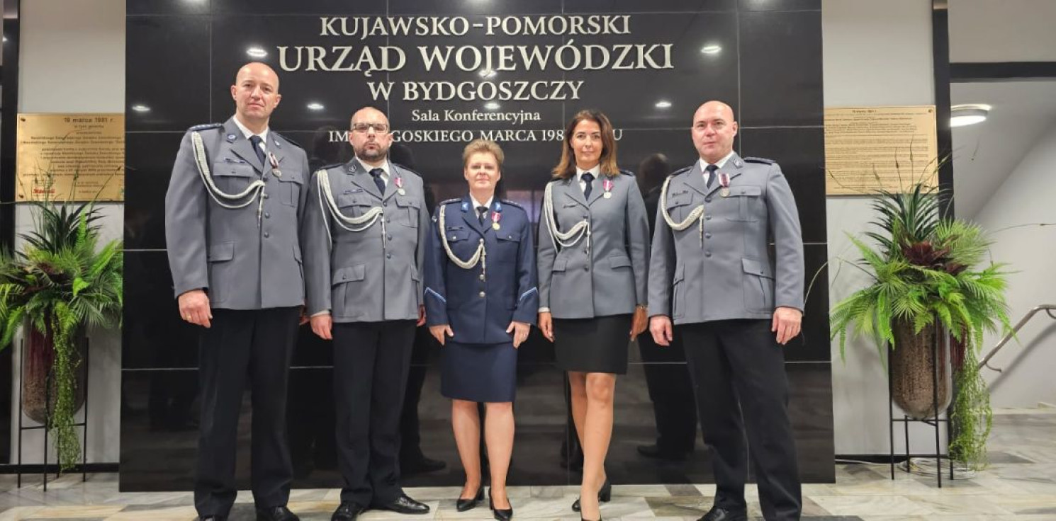 Inowrocław - Policjanci z Inowrocławia wyróżnieni za służbę