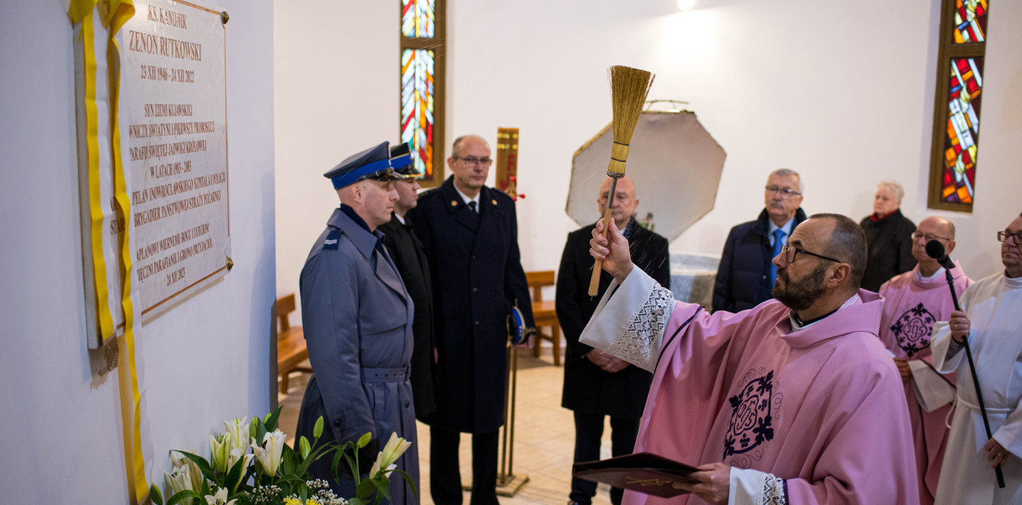 Inowrocław - Na Rąbinie odsłonięto tablicę poświęconą ks. Rutkowskiemu