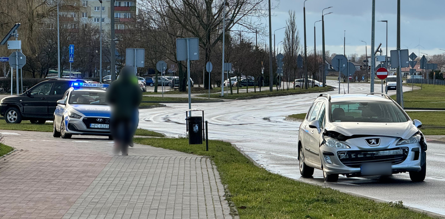 Inowrocław - Zderzenie dwóch aut na osiedlu Rąbin