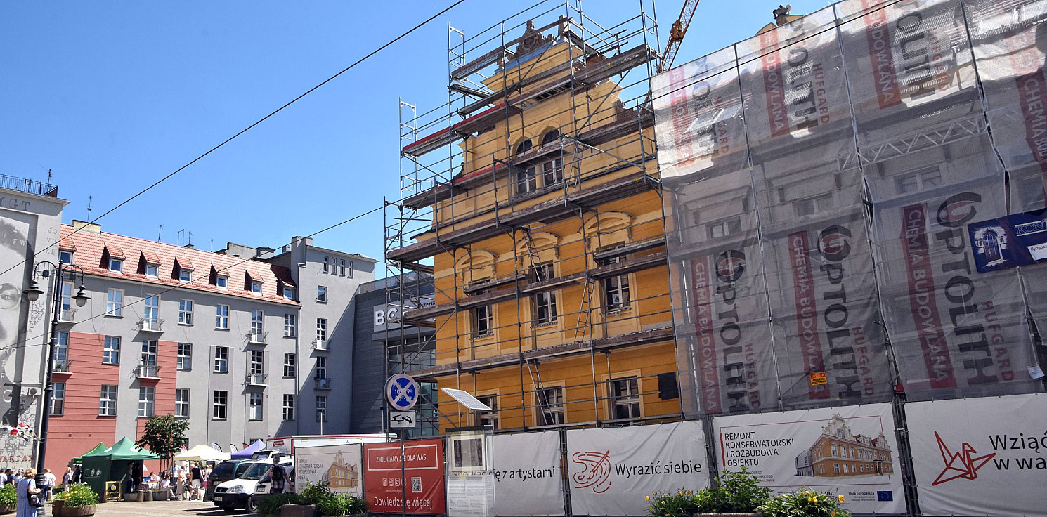 Bydgoszcz - Pięknieją kamienice przy Gdańskiej