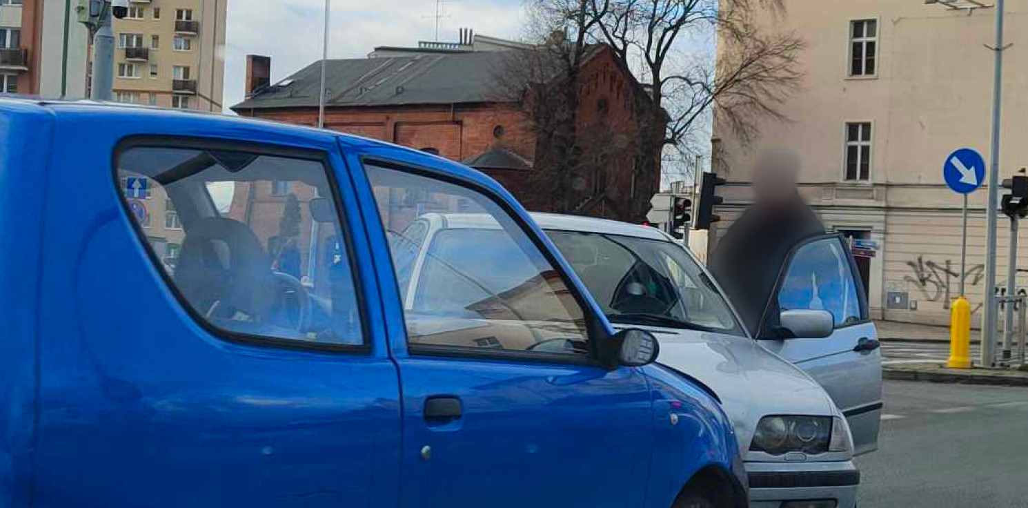 Inowrocław - Kolizja na Dworcowej. Fiat zderzył się z bmw