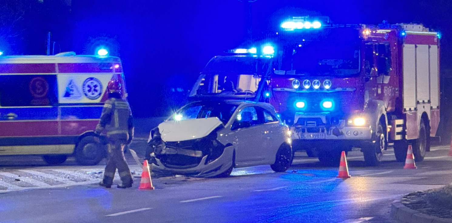 Inowrocław - Kolizja koło Carrefoura. Zderzyły się dwa auta