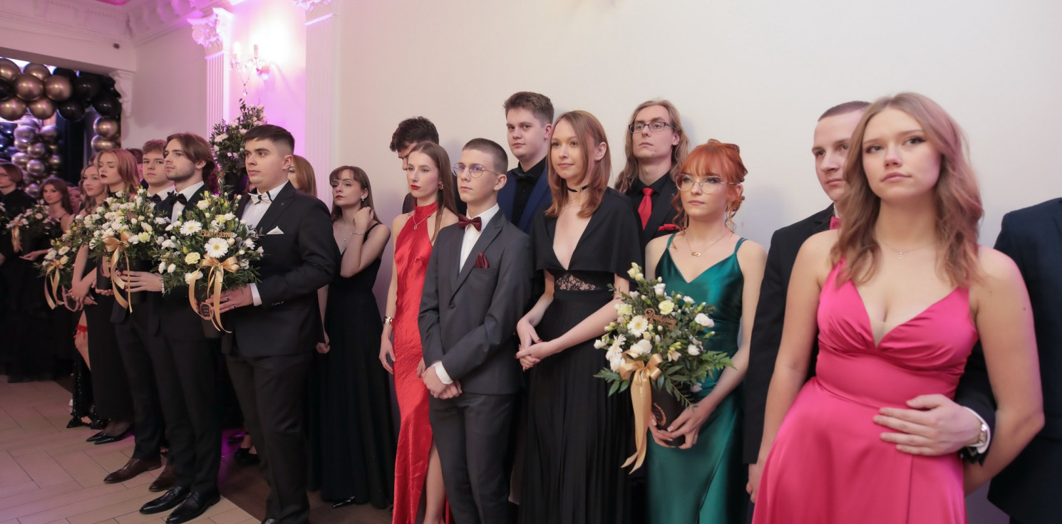 Inowrocław - Tak na studniówce bawili się maturzyści I LO