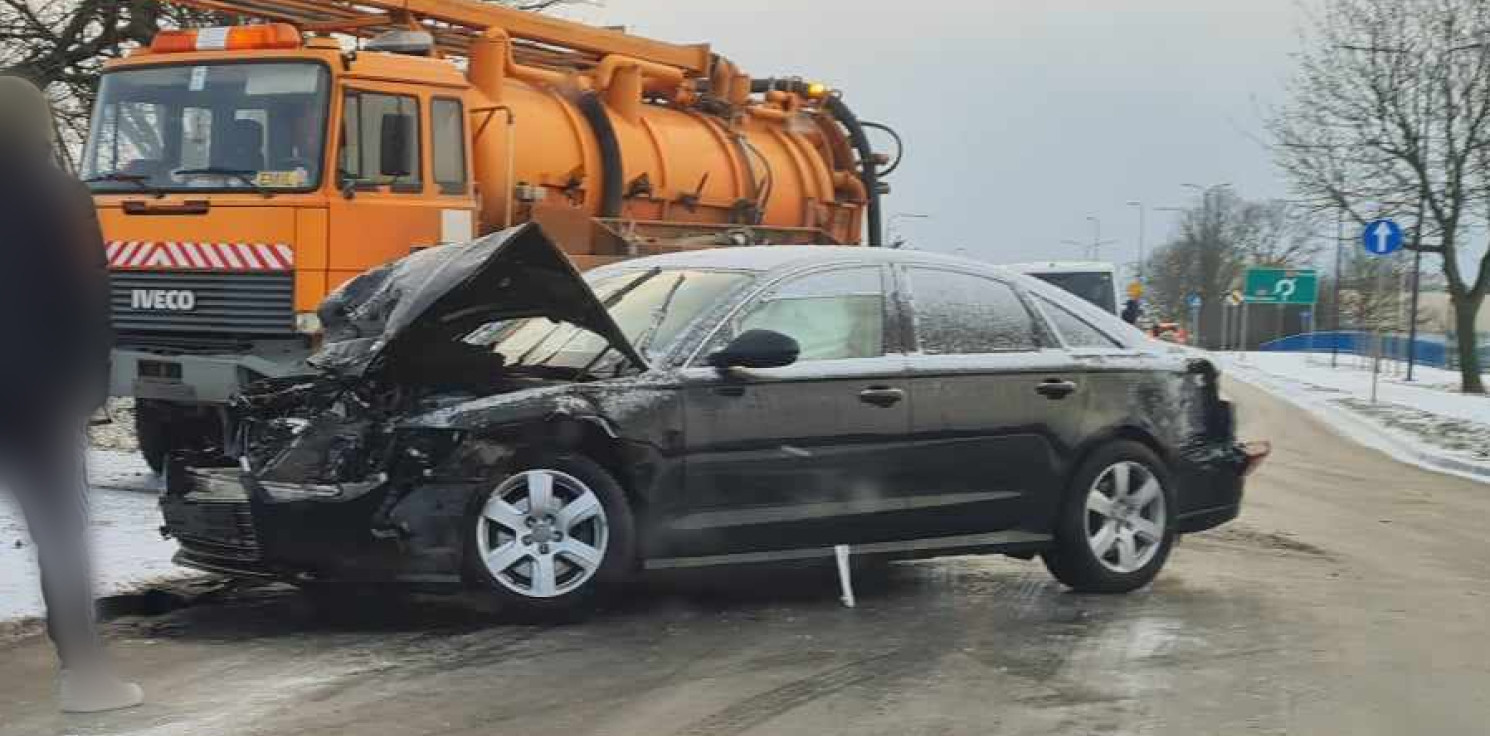 Kruszwica.online - Osobówka zderzyła się z wozem asenizacyjnym