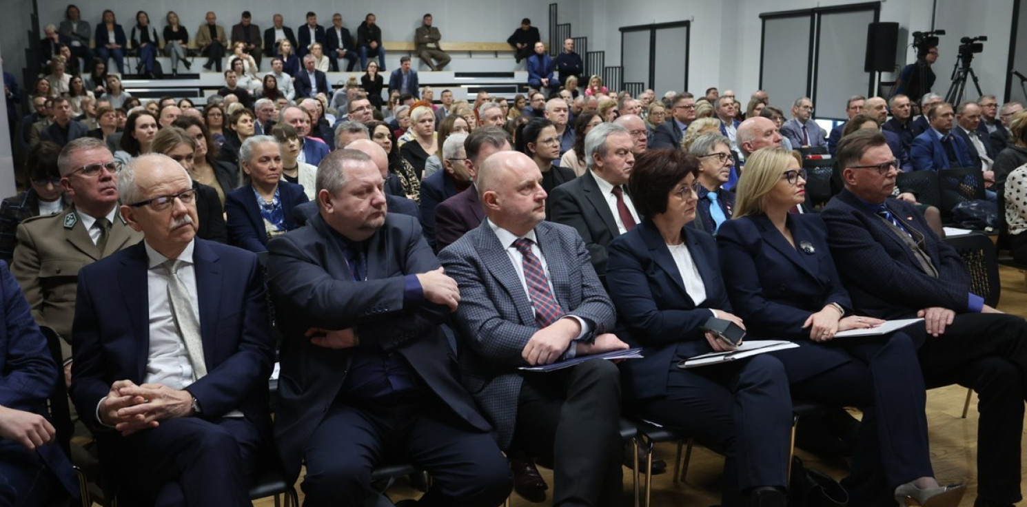 Region - Spotkali się przy okrągłym stole, by rozwiązać problem “kopciuchów”