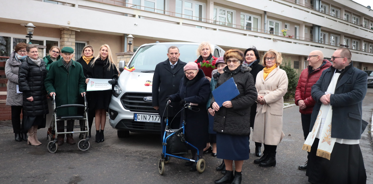 Inowrocław - Nowy pojazd dla Domu Pomocy Społecznej