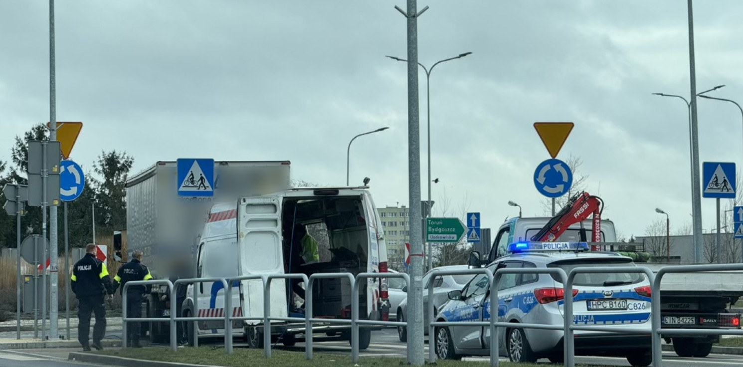 Inowrocław - Zepsuta ciężarówka blokowała rondo turbinowe 