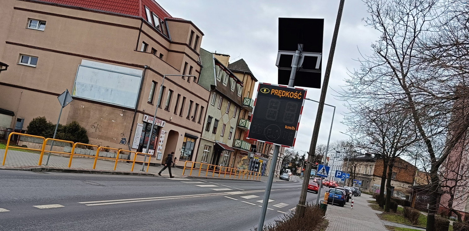 Inowrocław - Wyświetlacze prędkości czasami nie działają. Wiemy, dlaczego