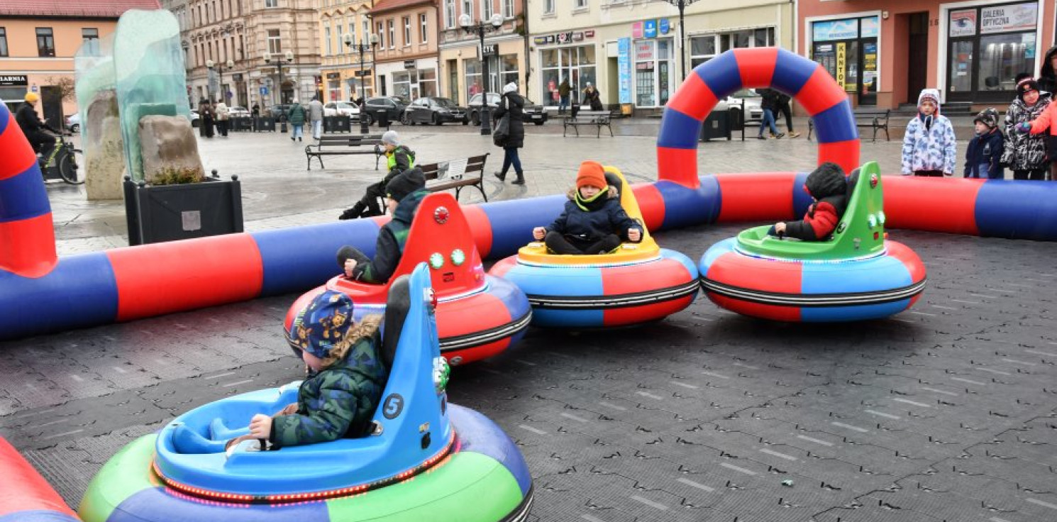 Inowrocław - Ferie w mieście. Część atrakcji przeniesiono z Rynku do "Piątki"