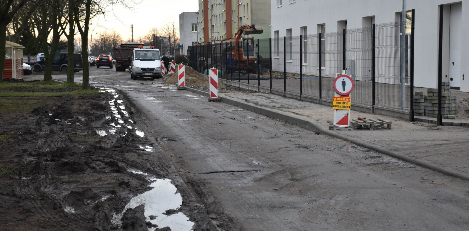 Inowrocław - Błoto i fruwający styropian. Budowy pod lupą strażników
