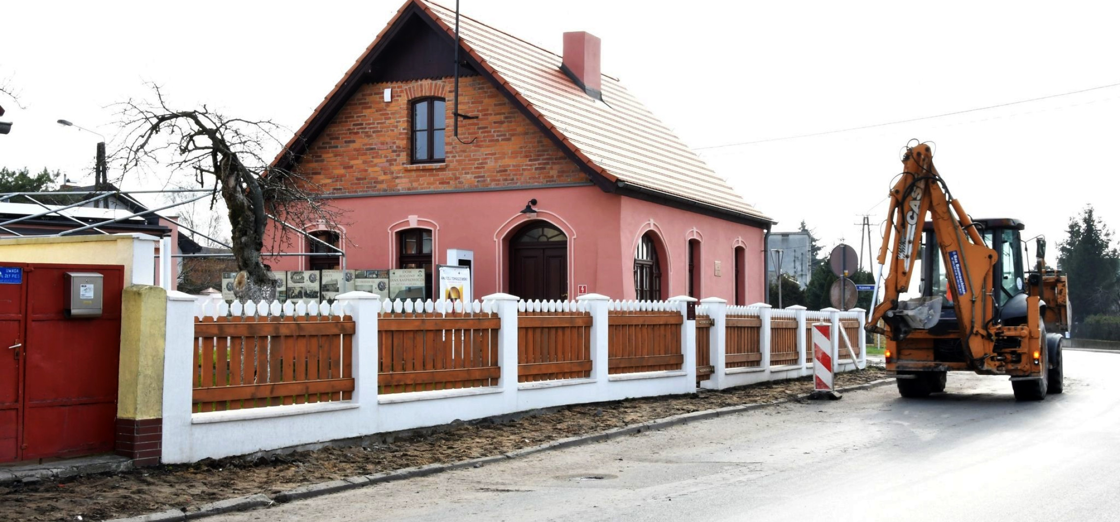 Inowrocław - W Szymborzu rozpoczął się remont chodnika