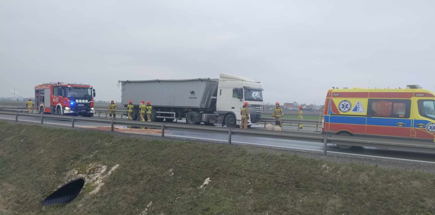 Region - Ciężarówka uderzyła w barierki na obwodnicy