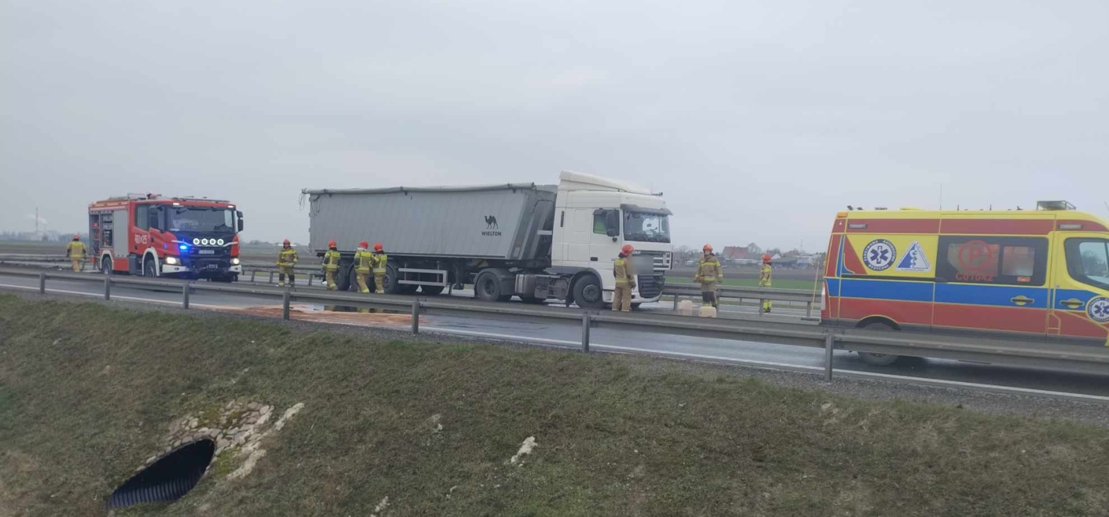 Region - Ciężarówka uderzyła w barierki na obwodnicy