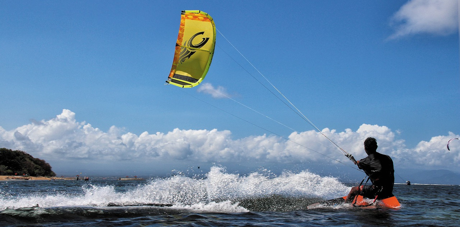 Region - Co jest lepsze: kitesurfing czy windsurfing?