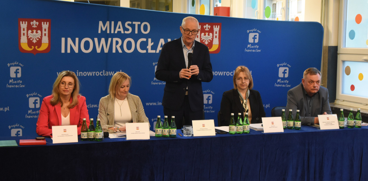 Inowrocław - Na Piastowskim Wojciech Piniewski zakończył cykl spotkań z mieszkańcami