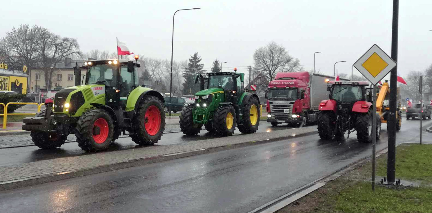 Kraj - Rolnicy blokują węzeł A1 w Turznie