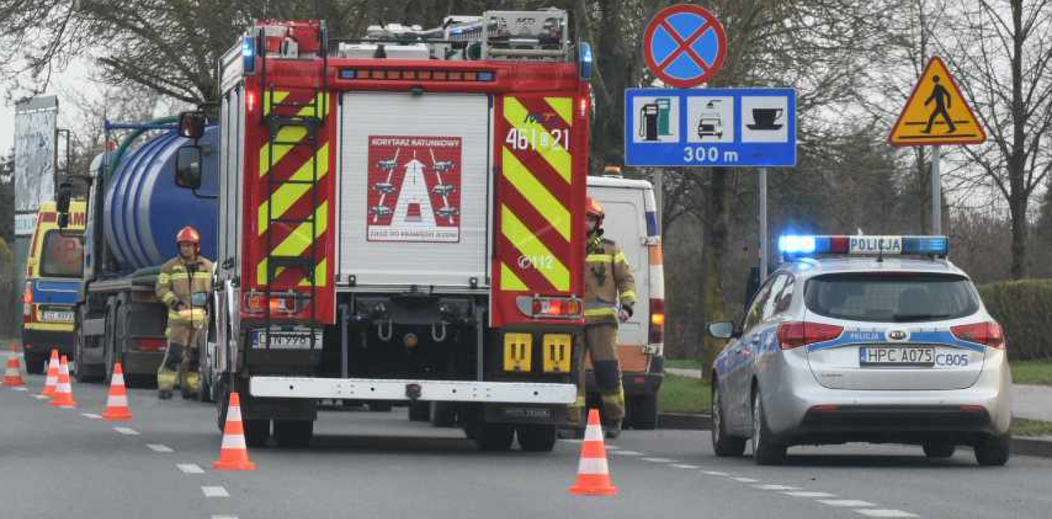 Inowrocław - Matiz zderzył się z cysterną. Utrudnienia w centrum