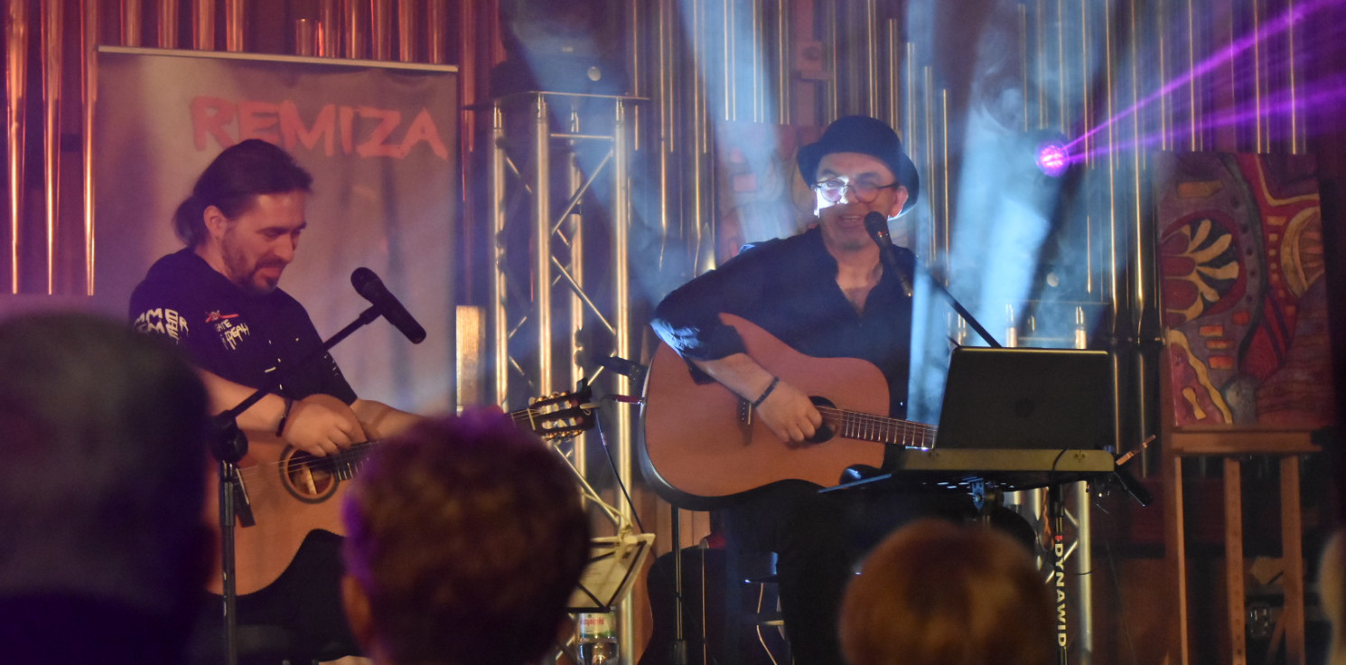 Inowrocław - Z The Voice Senior do inowrocławskiej sali koncertowej. Remi koncertował z przyjaciółmi