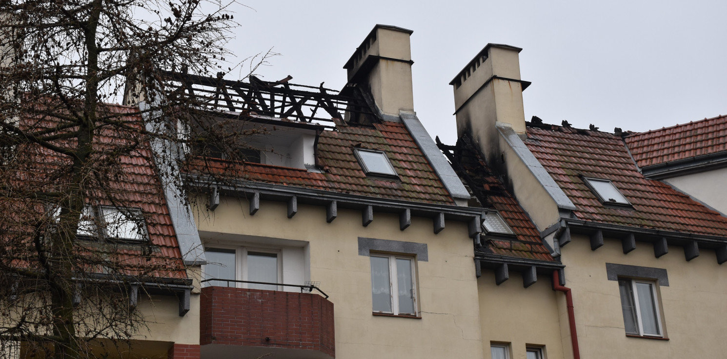 Inowrocław - Mieszkańcy: Ogień wybuchł w czasie prac na dachu