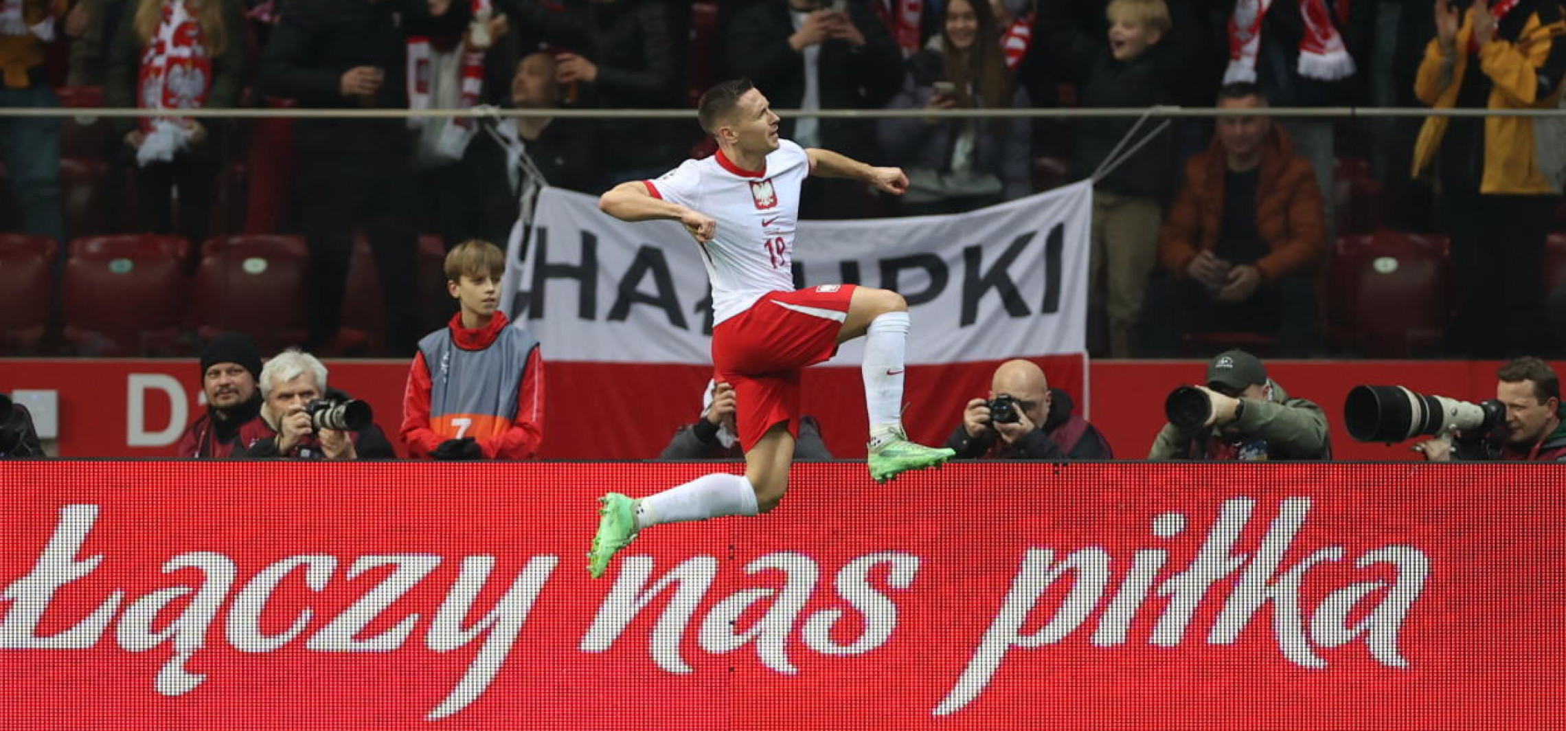 Kraj - Piłkarska reprezentacja Polski wygrała w Warszawie z Estonią 5:1