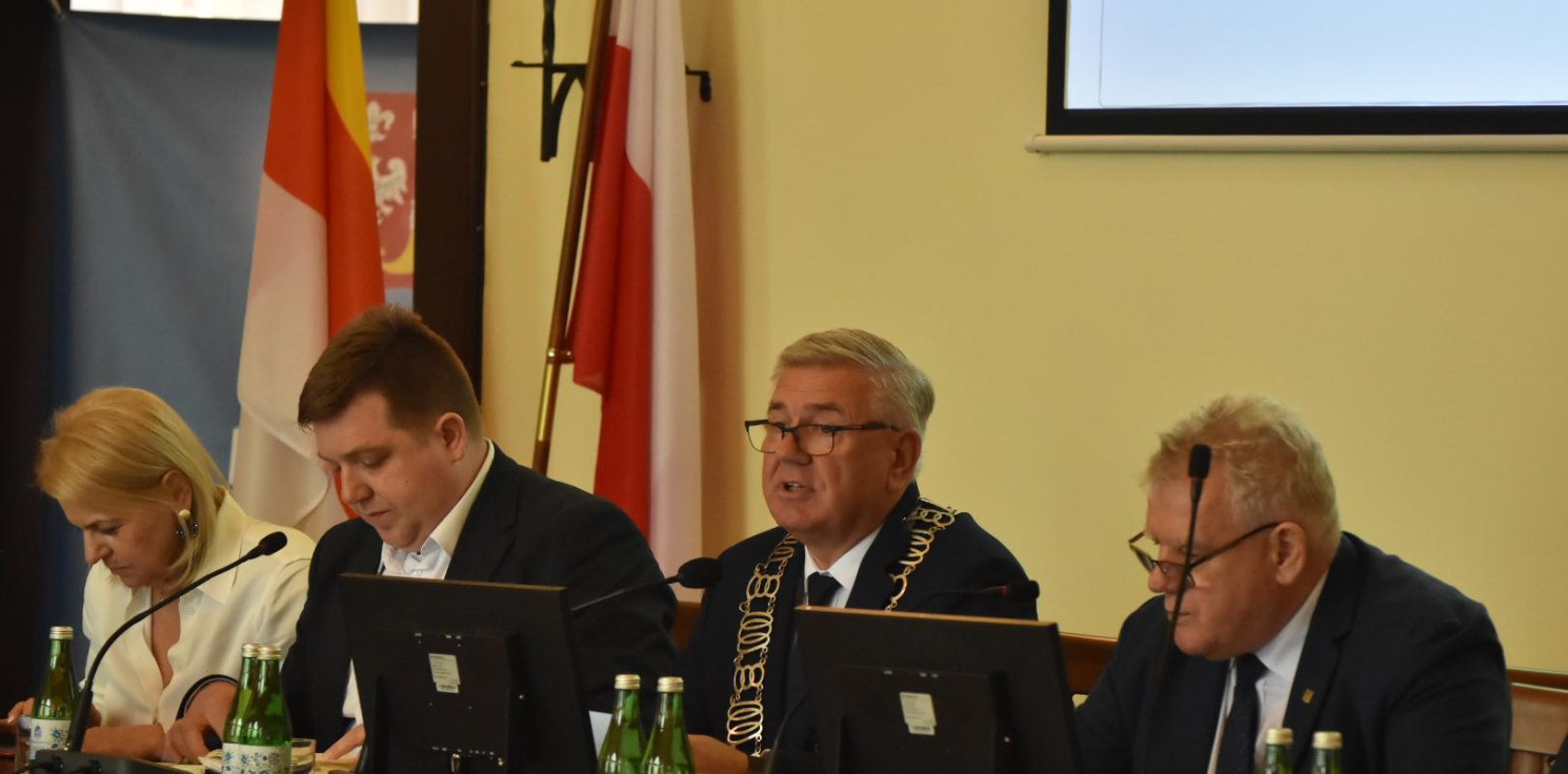 Inowrocław - Przewodniczący Rady Miejskiej uderza w europosła