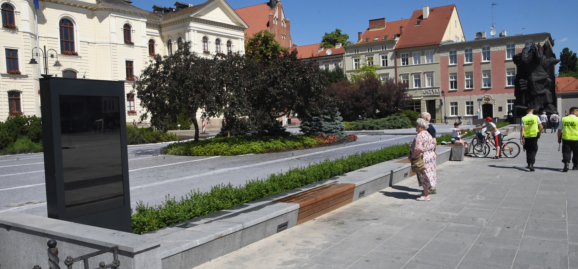Bydgoszcz - Ratusz: na Rynku nie ma betonu
