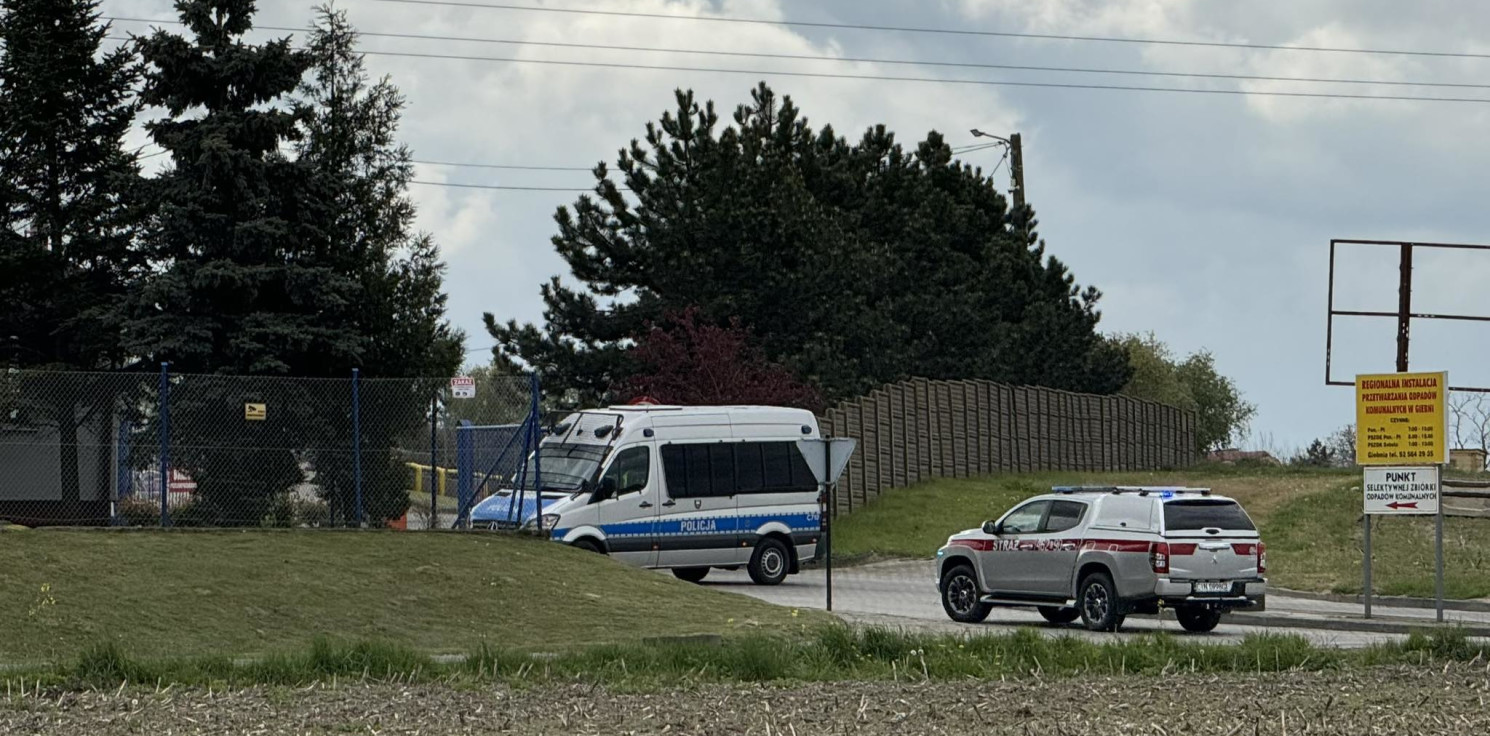 Pakość.online - Policja zamknęła wysypisko w Giebni. Trwają działania