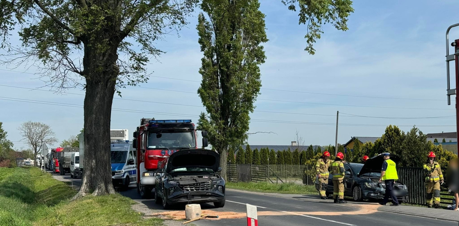 Gmina Inowrocław - Kraksa dwóch osobówek. Są poszkodowani